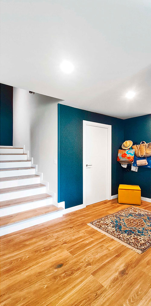 reforma almeria casa escalera recibidor moderno lujo estilo